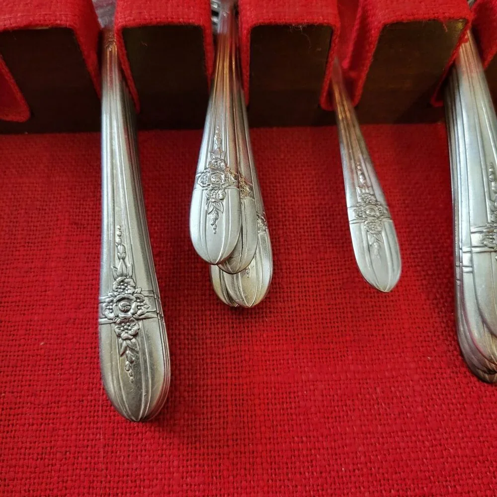 WM Rogers Stainless Steel 6 Place Setting‎ 26 Piece Wood Serving Box Flatware